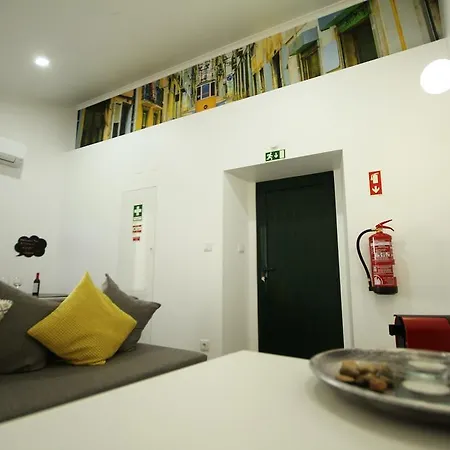 Alfama Right Point *