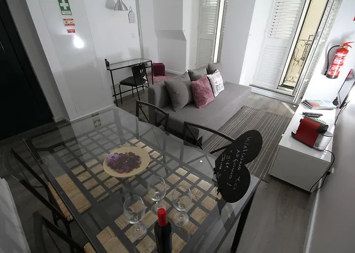 Alfama Right Point *