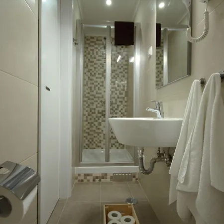Alfama Right Point * Lisbon
