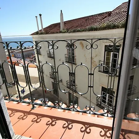 Alfama Right Point Apartment