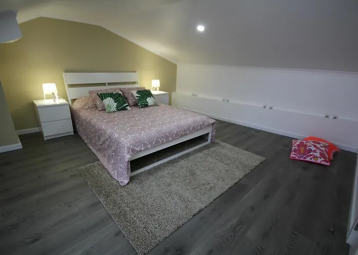 Alfama Right Point *