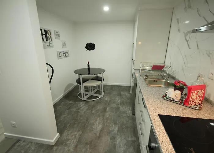 Alfama Right Point *