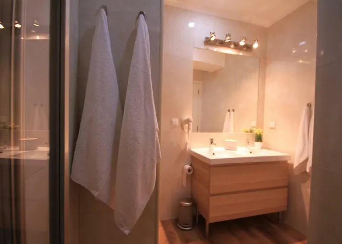 Alfama Right Point *